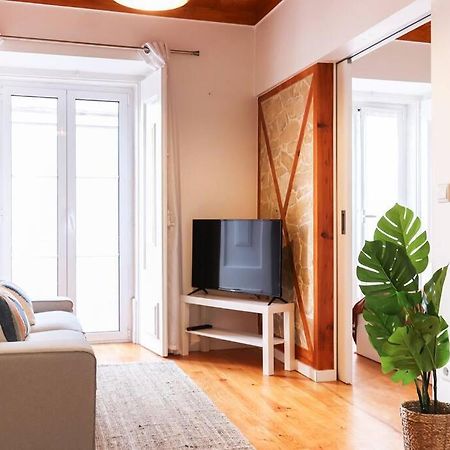 Vita Portucale ! Campo Ourique Design W/ Balcony Lisbon Bagian luar foto