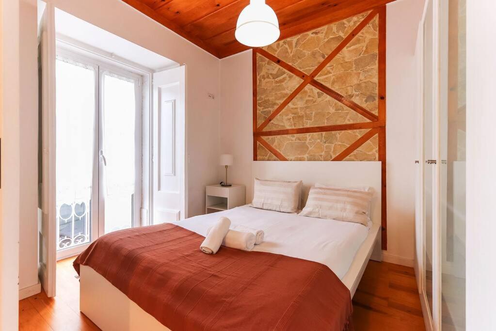 Vita Portucale ! Campo Ourique Design W/ Balcony Lisbon Bagian luar foto