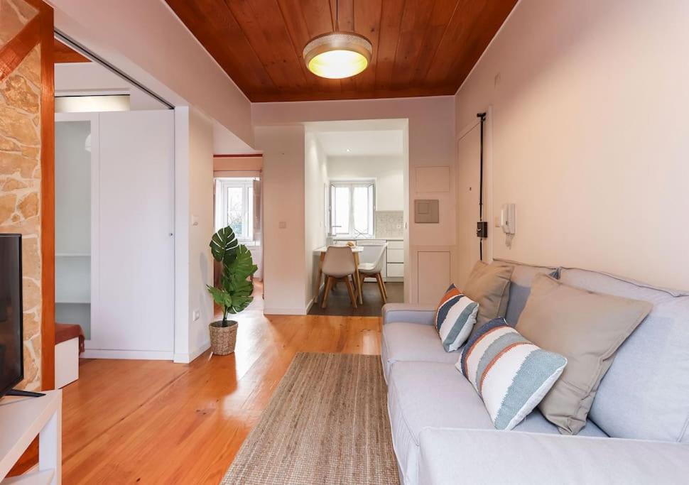 Vita Portucale ! Campo Ourique Design W/ Balcony Lisbon Bagian luar foto